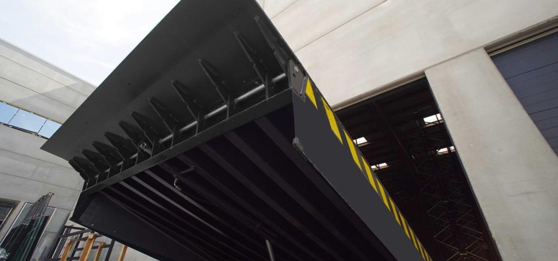 Puerta de acero para cuarto eléctrico Roper México